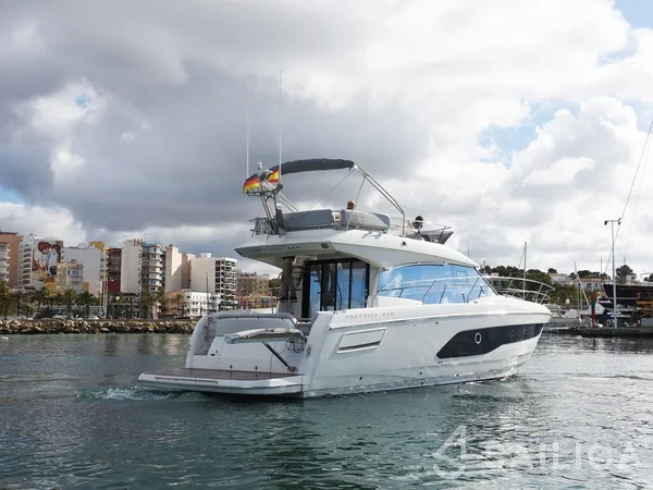 Prestige 42 - Yacht Charter Sailica