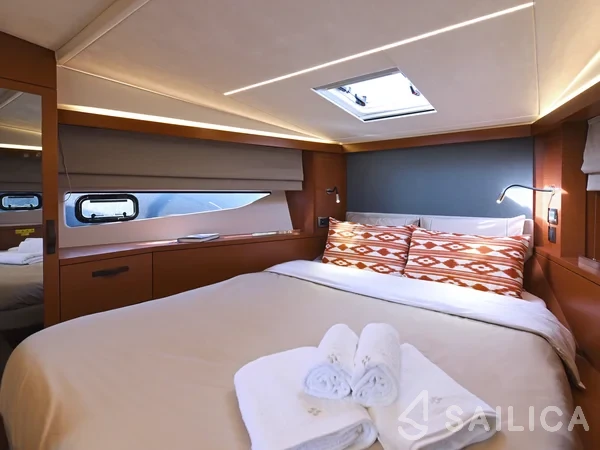 Prestige 42 - Yacht Charter Sailica