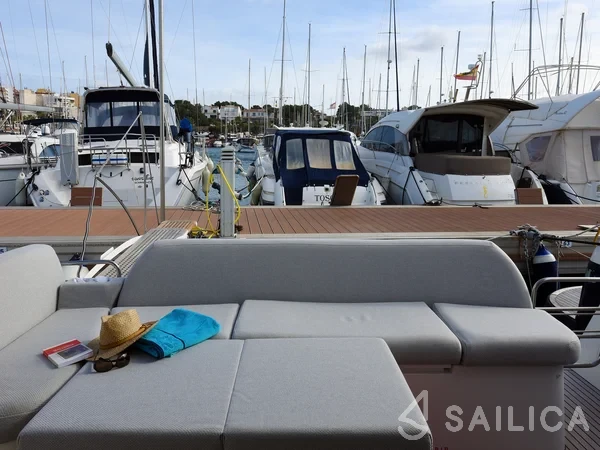 Prestige 42 - Yacht Charter Sailica
