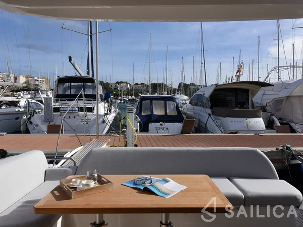 Prestige 42 - Yacht Charter Sailica