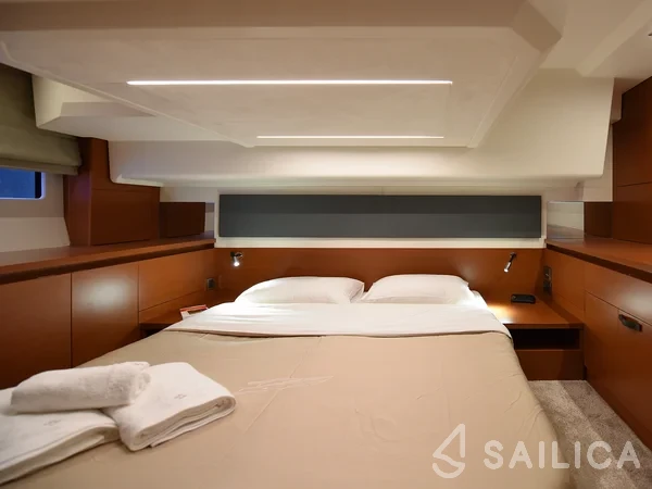 Prestige 42 - Yacht Charter Sailica