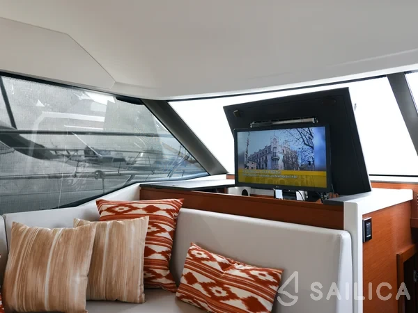 Prestige 42 - Yacht Charter Sailica