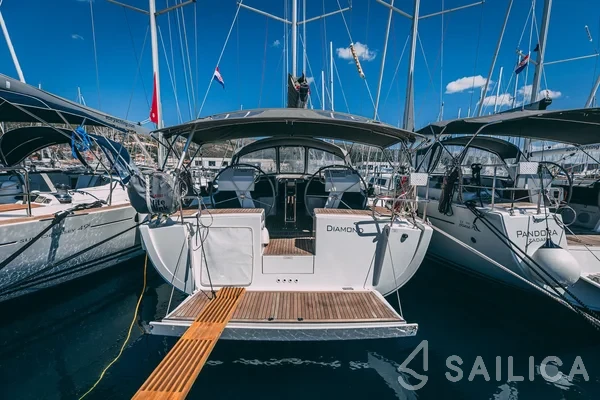 Hanse 455 - Yacht Charter Sailica
