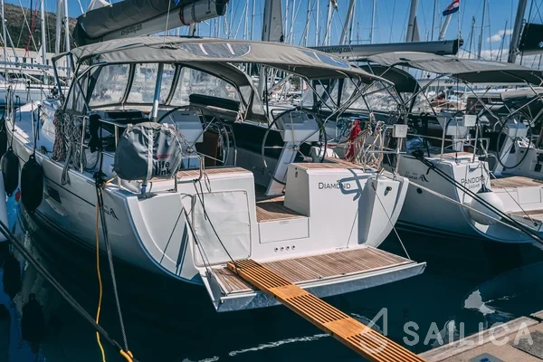 Hanse 455 - Yacht Charter Sailica
