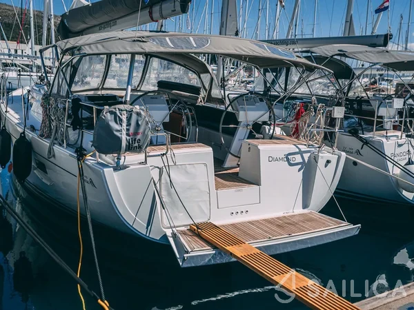 Hanse 455 - Yacht Charter Sailica