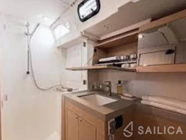 Oceanis 51.1 - Yacht Charter Sailica