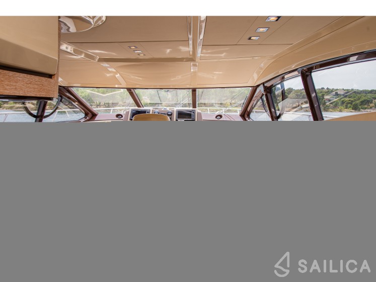 Azimut 58 - Yacht Charter Sailica