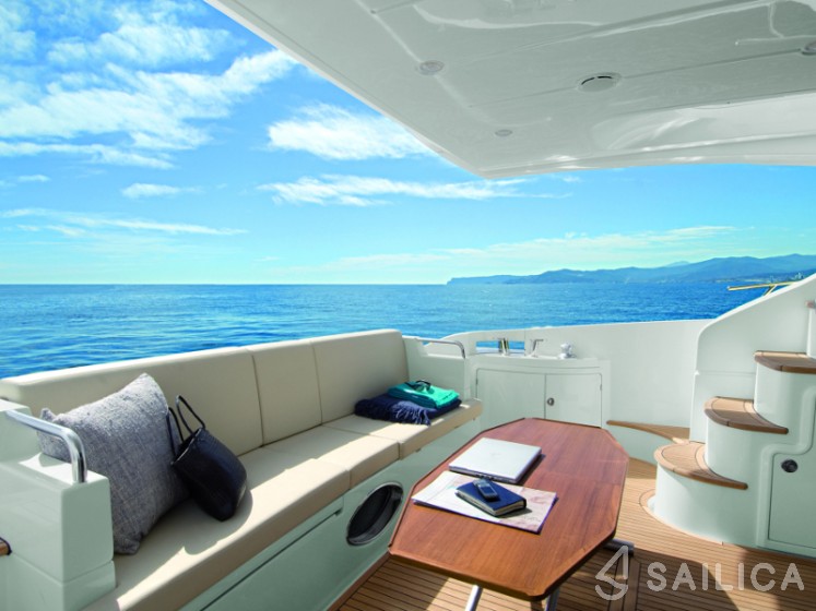 Azimut 58 - Yacht Charter Sailica