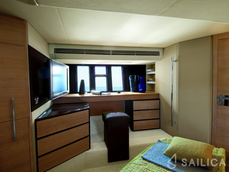 Azimut 58 - Yacht Charter Sailica