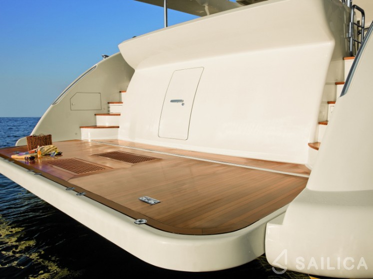 Azimut 58 - Yacht Charter Sailica