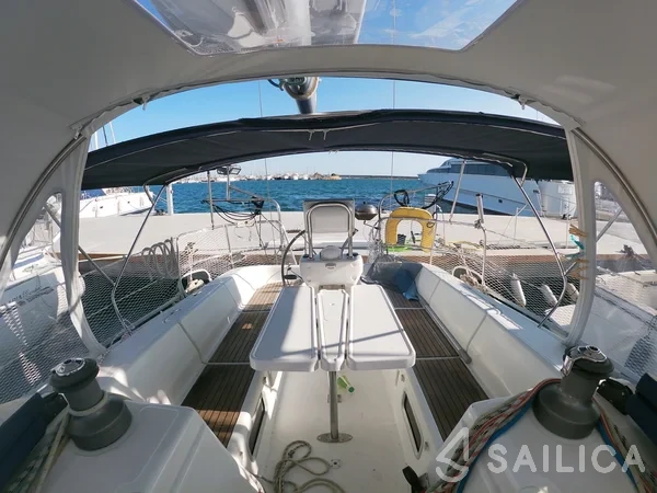 Harmony 42 - Yacht Charter Sailica
