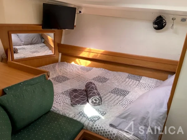 Harmony 42 - Yacht Charter Sailica