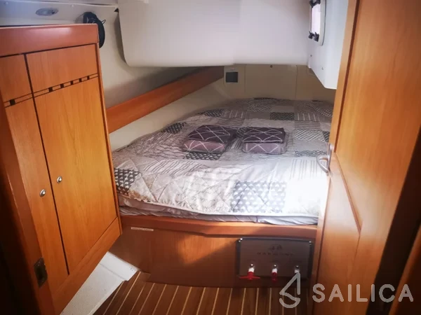 Harmony 42 - Yacht Charter Sailica