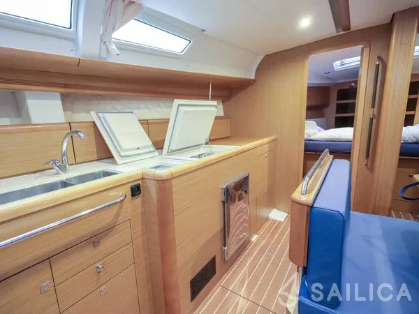 Sun Odyssey 44i - Yacht Charter Sailica