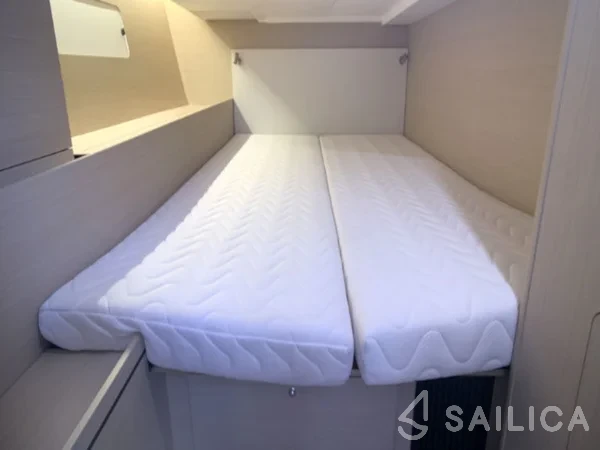 Oceanis 51.1 - Yacht Charter Sailica