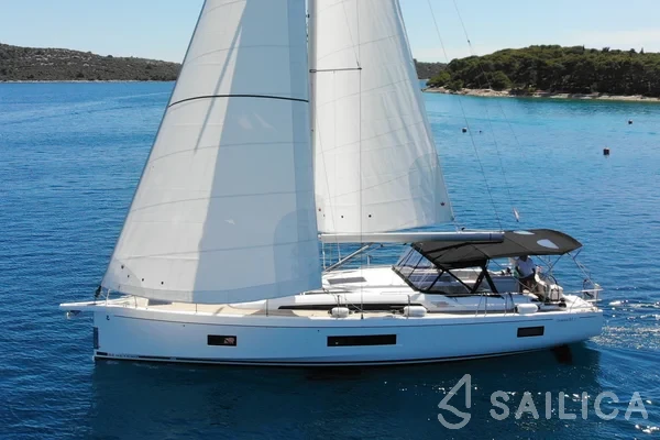 Oceanis 51.1 - Yacht Charter Sailica