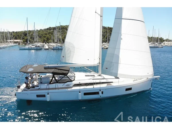 Oceanis 51.1 - Yacht Charter Sailica