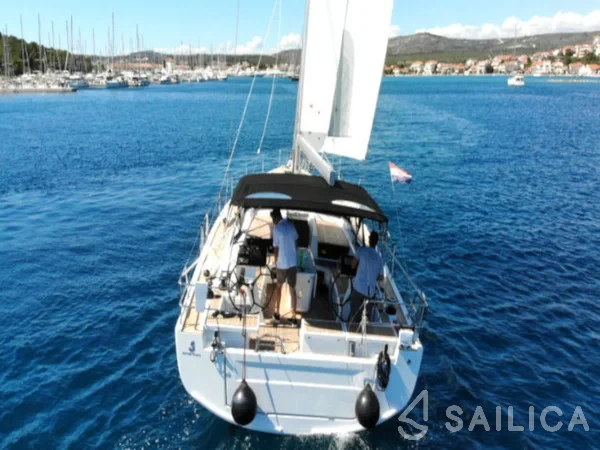 Oceanis 51.1 - Yacht Charter Sailica