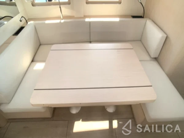 Oceanis 51.1 - Yacht Charter Sailica