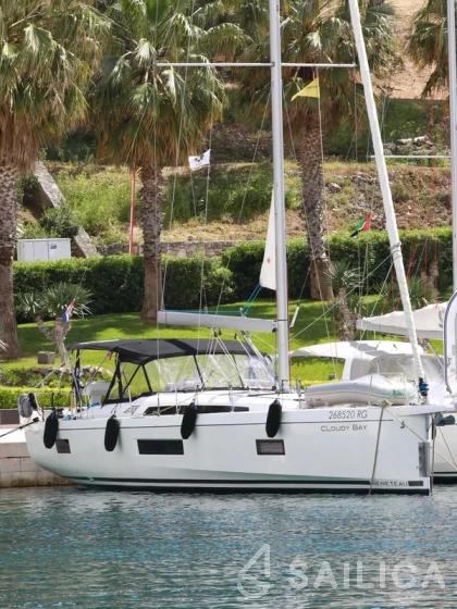 Oceanis 51.1 - Yacht Charter Sailica
