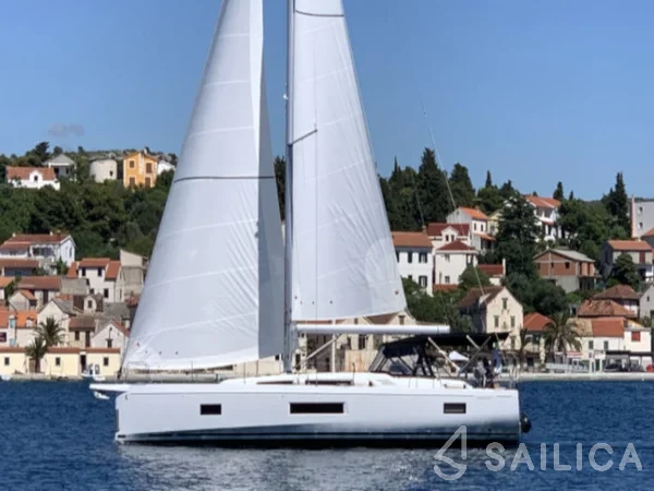 Oceanis 51.1 - Yacht Charter Sailica