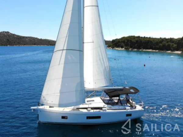 Oceanis 51.1 - Yacht Charter Sailica