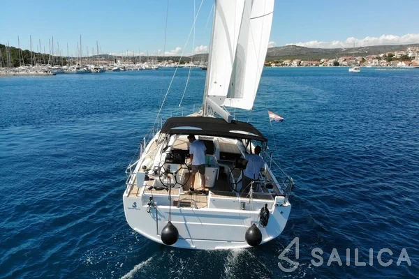 Oceanis 51.1 - Yacht Charter Sailica