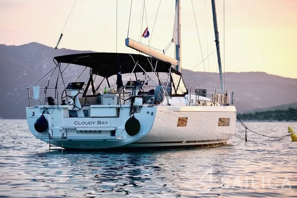Oceanis 51.1 - Yacht Charter Sailica