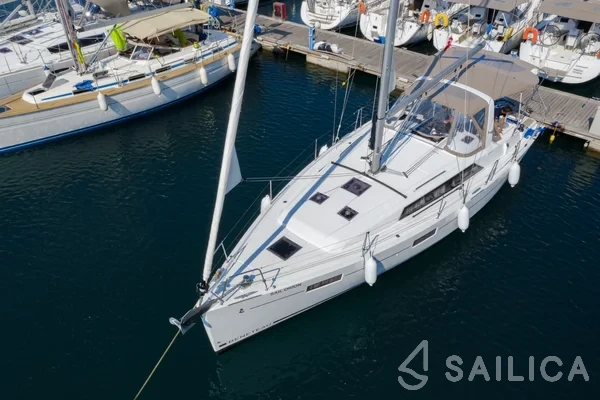Oceanis 41.1 - Yacht Charter Sailica
