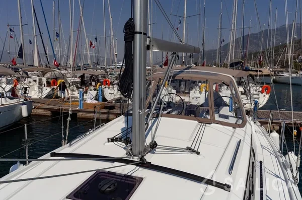 Oceanis 41.1 - Yacht Charter Sailica