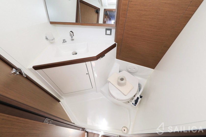 Oceanis 46.1 - Yacht Charter Sailica