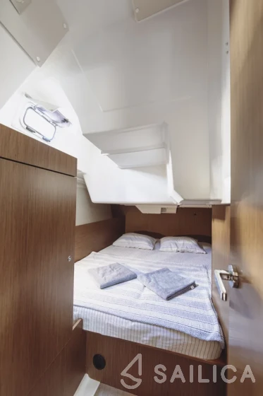 Oceanis 38.1 - Yacht Charter Sailica