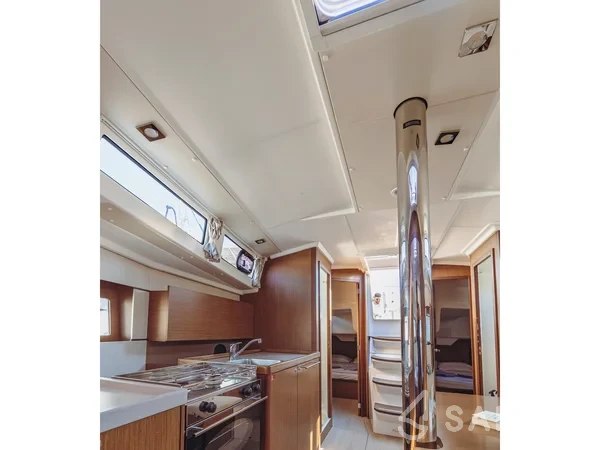 Oceanis 38.1 - Yacht Charter Sailica