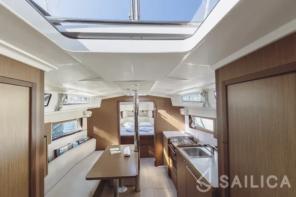 Oceanis 38.1 - Yacht Charter Sailica