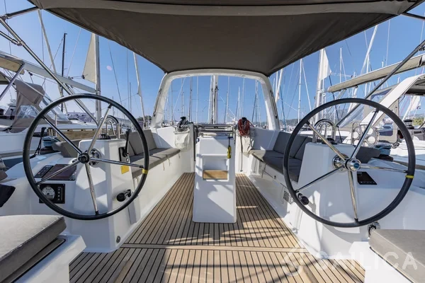 Oceanis 38.1 - Yacht Charter Sailica
