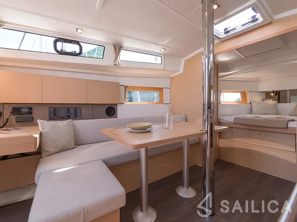 Oceanis 38.1 - Yacht Charter Sailica