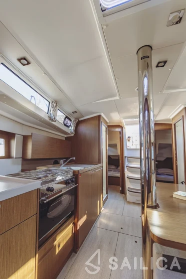 Oceanis 38.1 - Yacht Charter Sailica