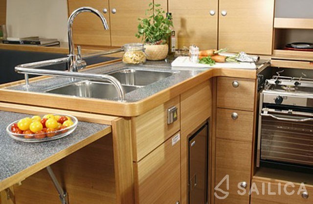 Hanse 430e - Yacht Charter Sailica