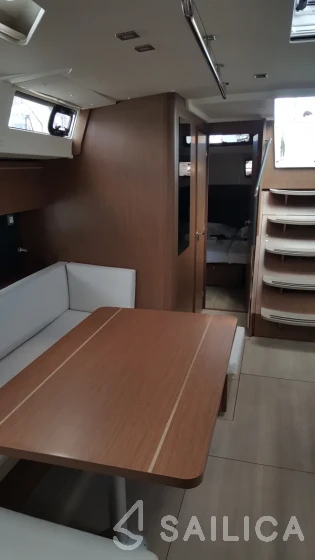 Oceanis 51.1 - Yacht Charter Sailica