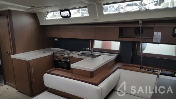 Oceanis 51.1 - Yacht Charter Sailica