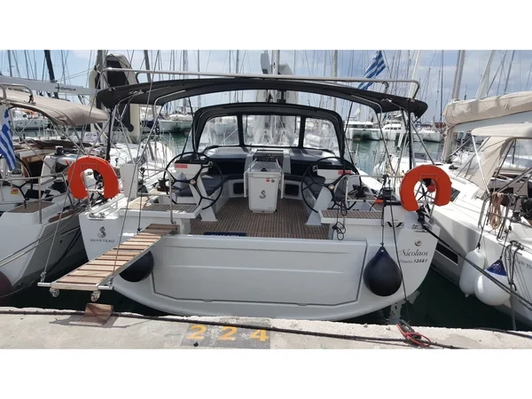 Oceanis 51.1 - Yacht Charter Sailica