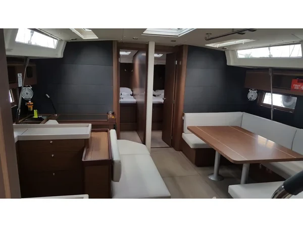 Oceanis 51.1 - Yacht Charter Sailica