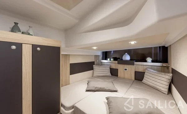 Cranchi M44 HT - Yacht Charter Sailica