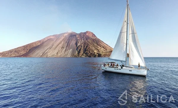 Sun Odyssey 519 - Yacht Charter Sailica