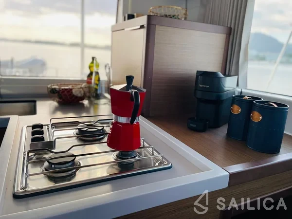 Lagoon 40 - Yacht Charter Sailica