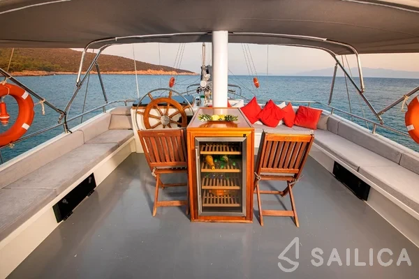Gulet - Yacht Charter Sailica