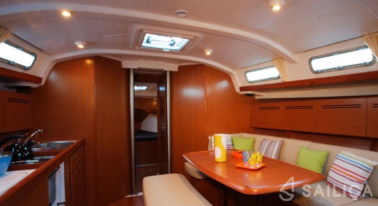 Cyclades 43.4 - Yacht Charter Sailica