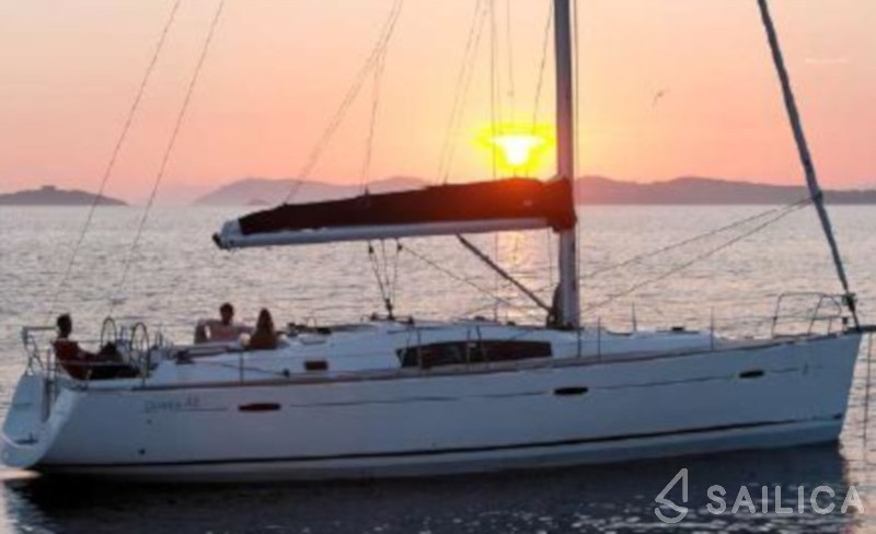 Oceanis 43 - Yacht Charter Sailica