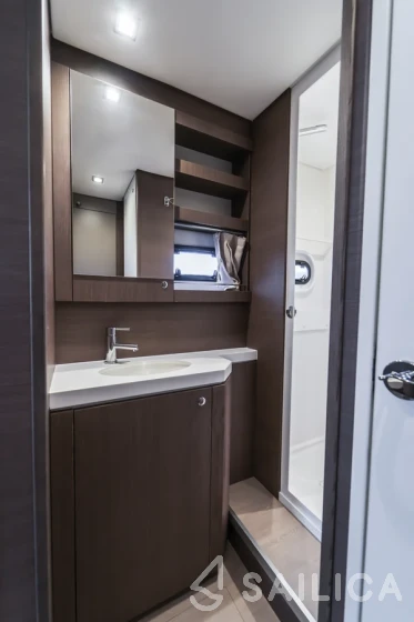 Bali 5.4. - Yacht Charter Sailica