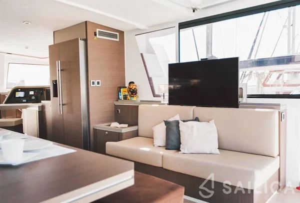 Bali 5.4. - Yacht Charter Sailica